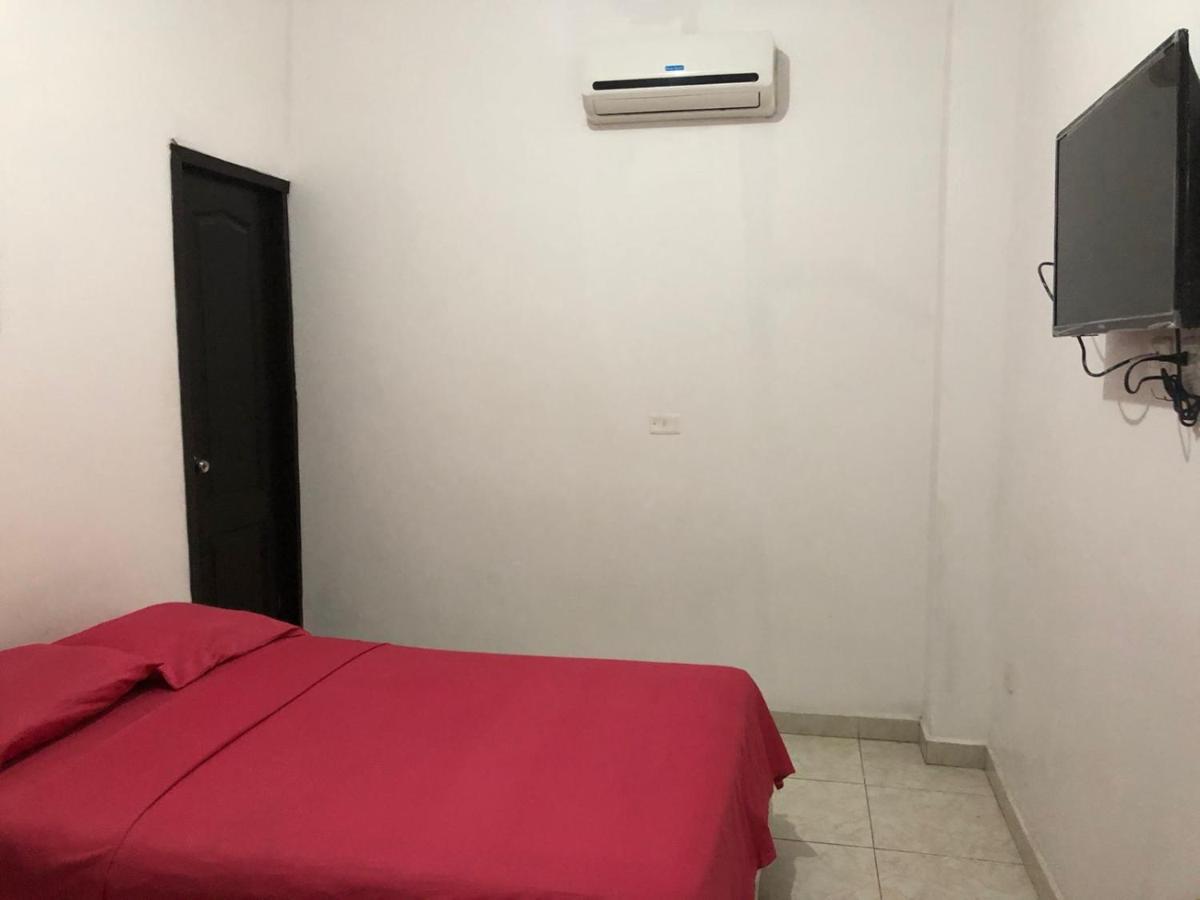 Hostal Playa Imperial Manta Bagian luar foto