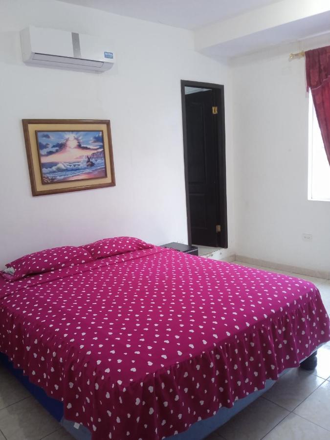 Hostal Playa Imperial Manta Bagian luar foto