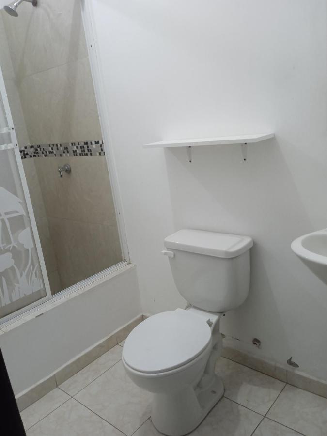 Hostal Playa Imperial Manta Bagian luar foto