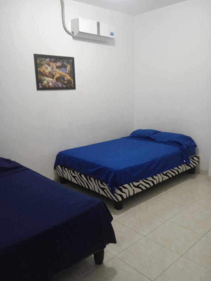 Hostal Playa Imperial Manta Bagian luar foto