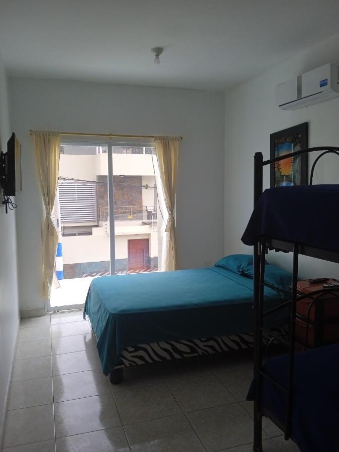 Hostal Playa Imperial Manta Bagian luar foto