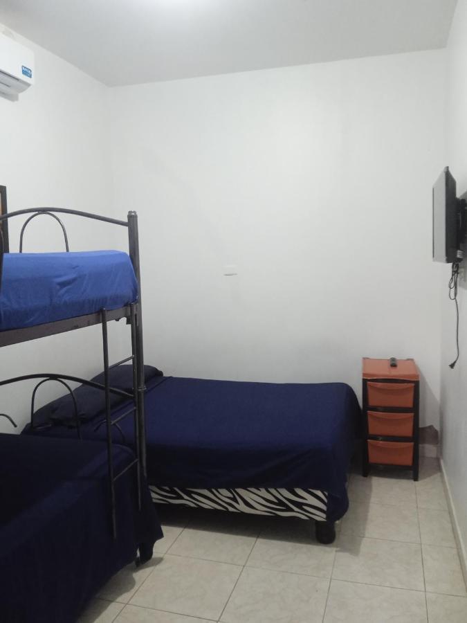 Hostal Playa Imperial Manta Bagian luar foto